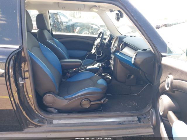 2010 MINI COOPER WMWMF3C50ATZ25688 Photo 4