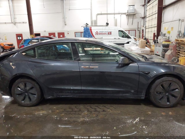 5YJ3E1EB3SF929716 Tesla 2025