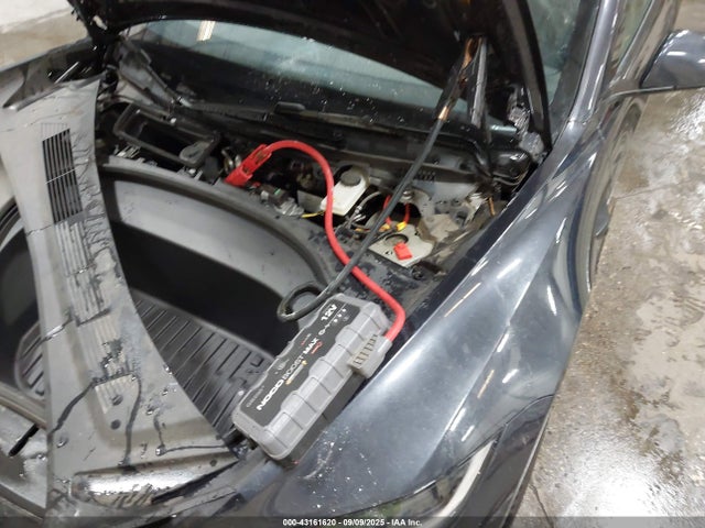 5YJ3E1EB3SF929716 Tesla 2025