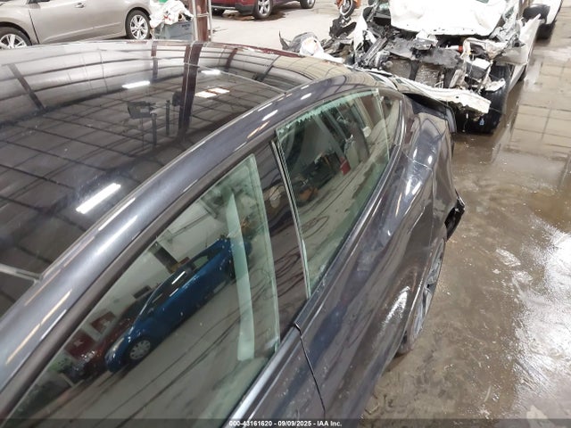 5YJ3E1EB3SF929716 Tesla 2025