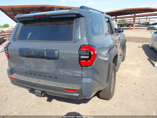 Toyota 4RUNNER SR5 2025 JTEVA5AR6S5004746 Image 4