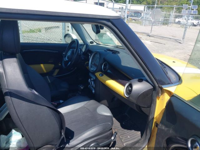 2008 MINI COOPER S WMWMF735X8TV32721 Photo 4
