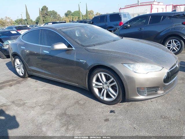 2015 TESLA MODEL S 5YJSA1S26FF097452 Photo 0