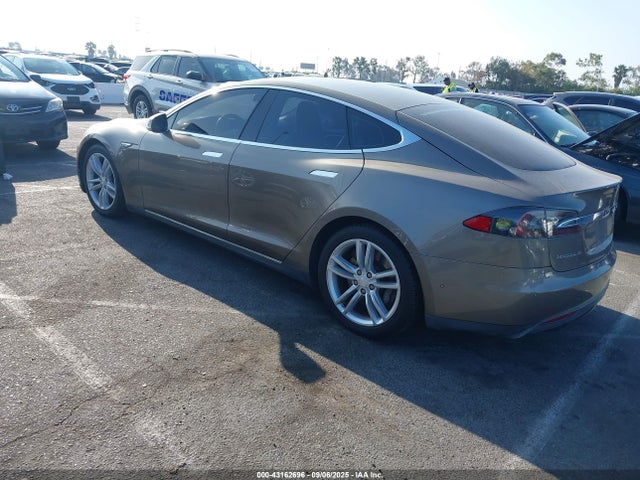 2015 TESLA MODEL S 5YJSA1S26FF097452 Photo 2