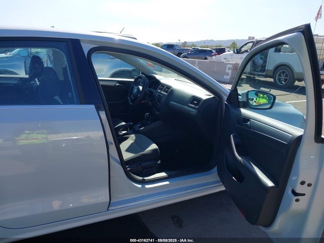 3VW2B7AJXHM397094 Volkswagen 1.4 tsi