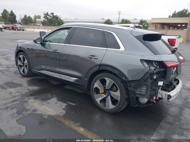 2019 AUDI E-TRON WA1VAAGE3KB008055 Photo 2