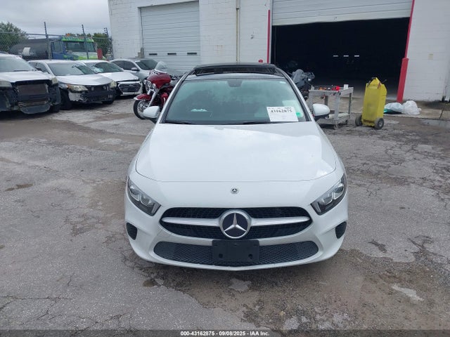 W1K3G4FB3NJ334006 Mercedes-Benz m260
