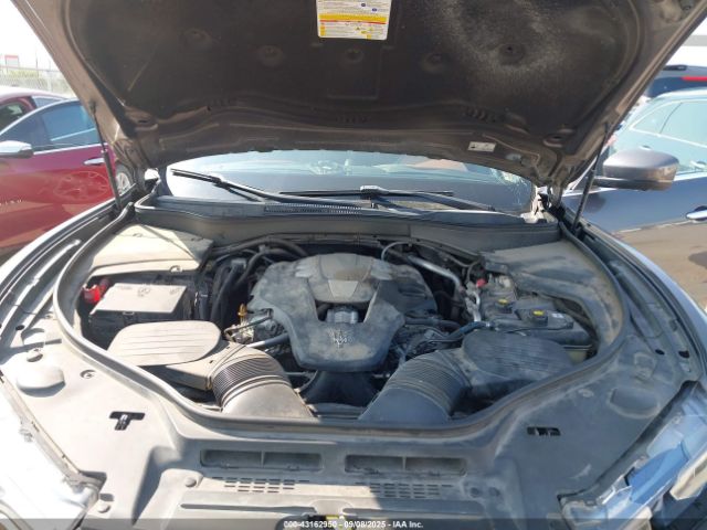 2018 MASERATI LEVANTE ZN661XUL1JX259561 Photo 9