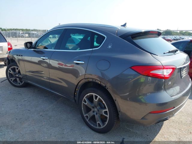 2018 MASERATI LEVANTE ZN661XUL1JX259561 Photo 2