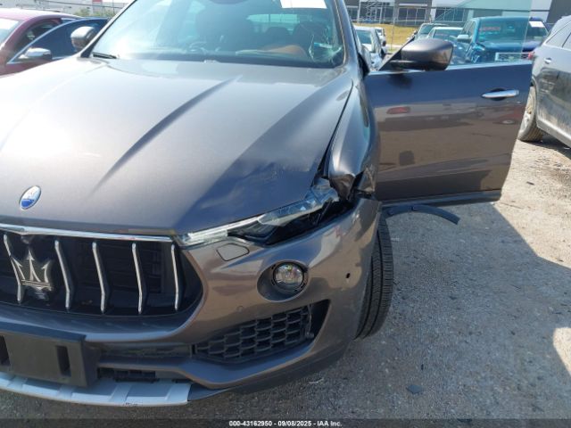 2018 MASERATI LEVANTE ZN661XUL1JX259561 Photo 5