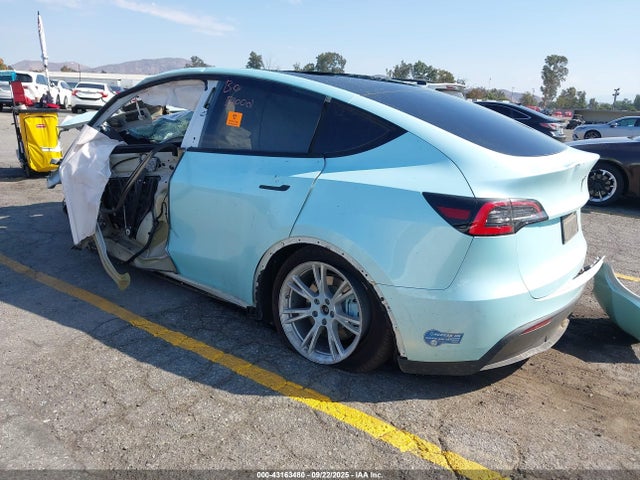 2020 TESLA MODEL Y 5YJYGDEE3LF054716 Photo 2