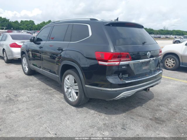 2018 VOLKSWAGEN ATLAS 1V2NR2CA8JC580723 Photo 2