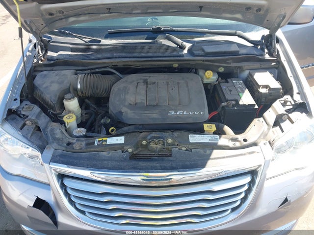 2C4RC1BG8GR290518 Chrysler Town and Country