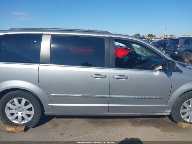 2C4RC1BG8GR290518 Chrysler Town and Country