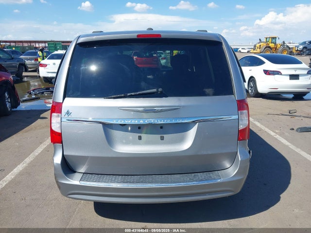 2C4RC1BG8GR290518 Chrysler Town and Country