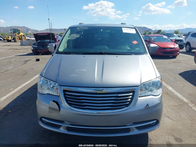 2C4RC1BG8GR290518 Chrysler Town and Country