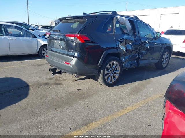 2019 TOYOTA RAV4 JTMA1RFV4KJ009953 Photo 3