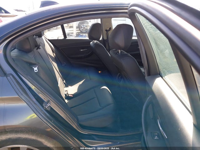 BMW 2016 2016 WBA8A9C50GK617633 Image 8