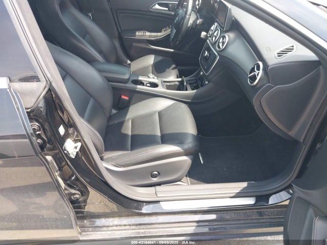 WDDSJ4GB8EN104787 Mercedes-Benz CLA-Class