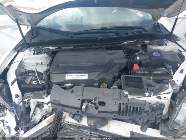 Honda j35y1 2015 1HGCR3F85FA001070 Image 10