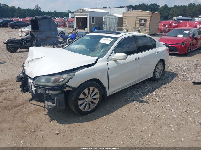 Honda j35y1 2015 1HGCR3F85FA001070 Image 2