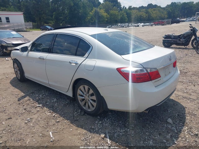Honda j35y1 2015 1HGCR3F85FA001070 Image 3