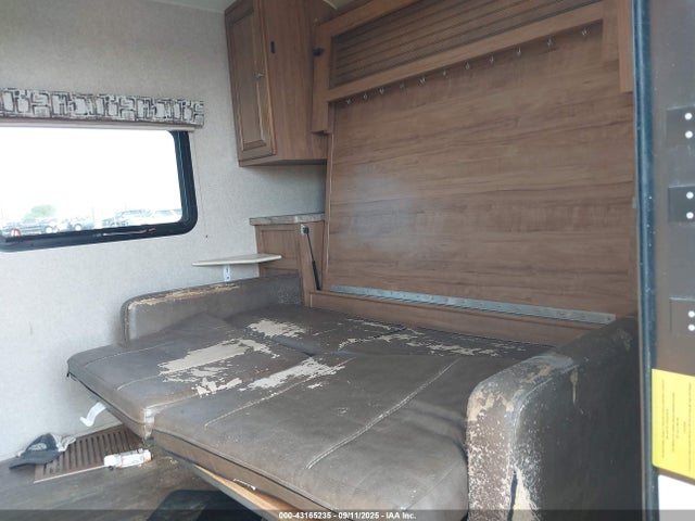 Forest River 2018 2018 4X4TRLU19JD418150 Image 5