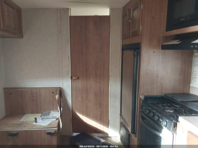 Forest River 2018 2018 4X4TRLU19JD418150 Image 8