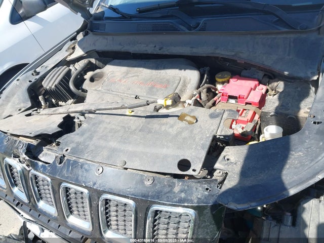 3C4NJCBB7KT832427 Jeep 2019