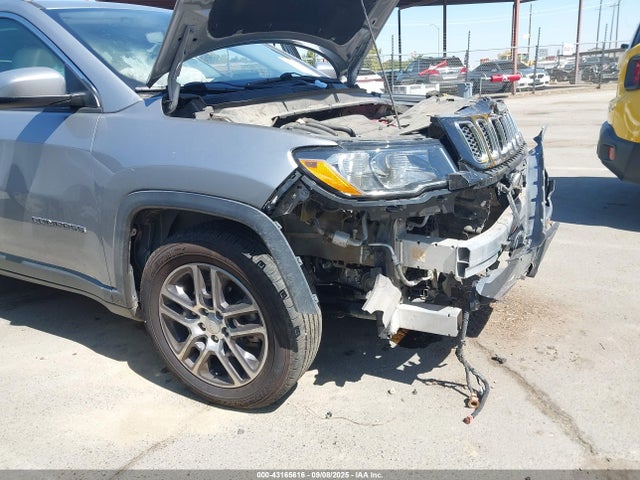 3C4NJCBB7KT832427 Jeep 2019