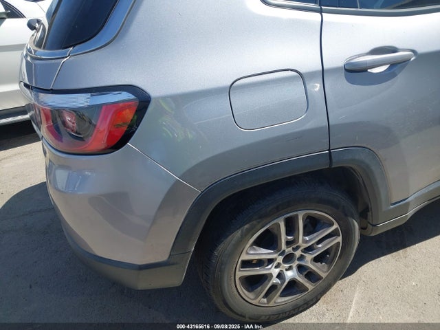 3C4NJCBB7KT832427 Jeep 2019
