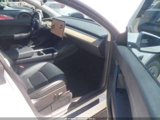 2022 TESLA MODEL Y 7SAYGDEE6NF423753 Photo 4
