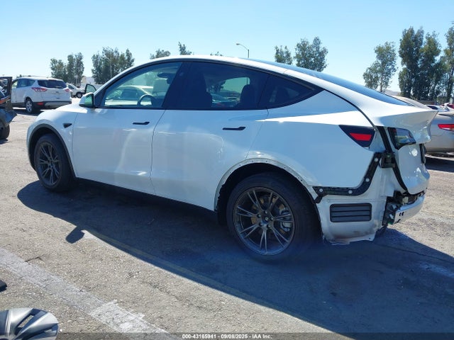 2024 TESLA MODEL Y 7SAYGDED2RF169875 Photo 2