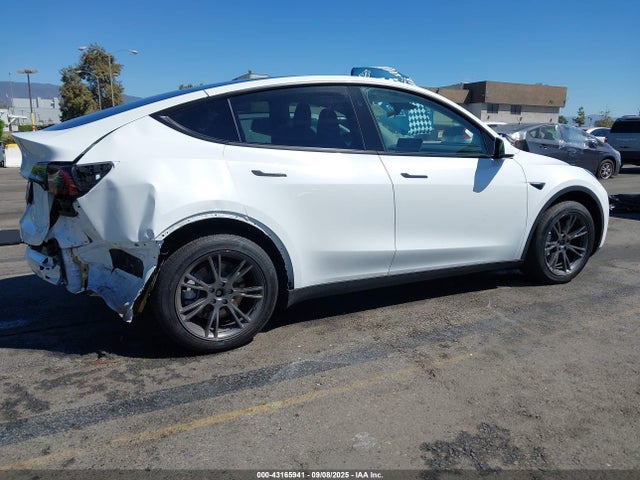 2024 TESLA MODEL Y 7SAYGDED2RF169875 Photo 3