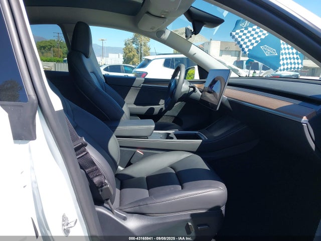 2024 TESLA MODEL Y 7SAYGDED2RF169875 Photo 4