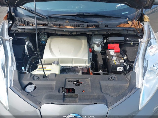 1N4BZ0CPXGC313689 Nissan 2016