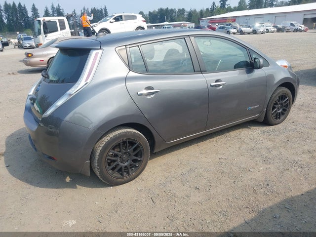 1N4BZ0CPXGC313689 Nissan 2016