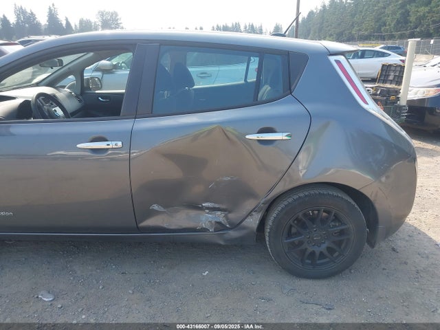 1N4BZ0CPXGC313689 Nissan 2016