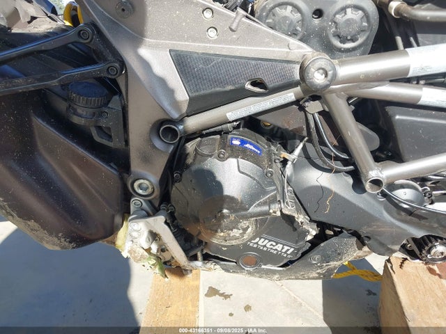 Ducati 2018 2018 ZDMAAEDT7JB027337 Image 8