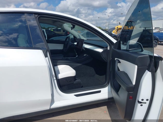2022 TESLA MODEL Y 7SAYGDEE3NF425220 Photo 4