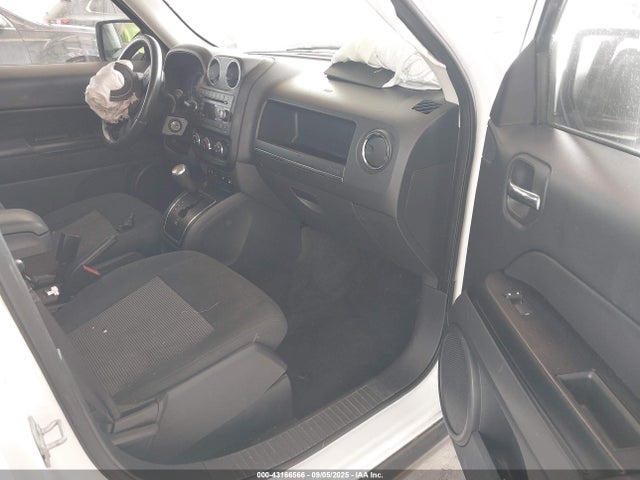 Jeep 2017 2017 1C4NJRFB5HD135799 Image 5