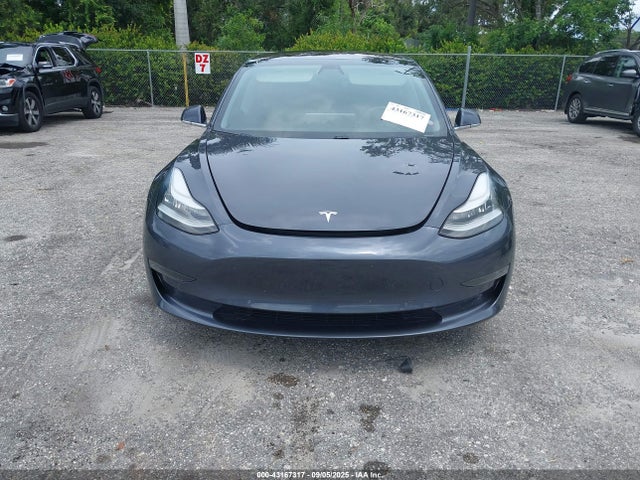 5YJ3E1EB5KF213996 Tesla 2019