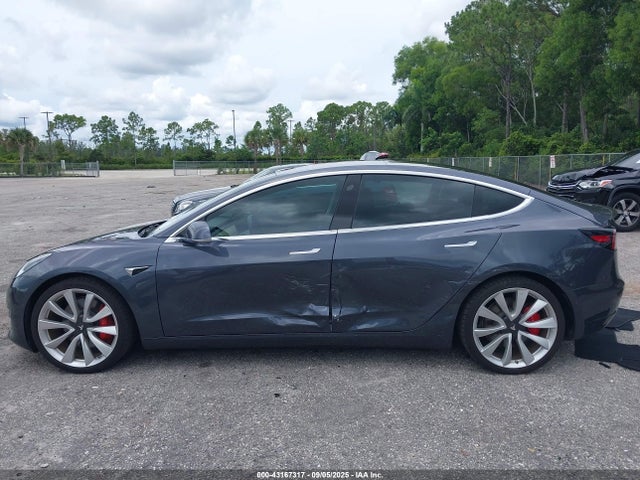 5YJ3E1EB5KF213996 Tesla 2019