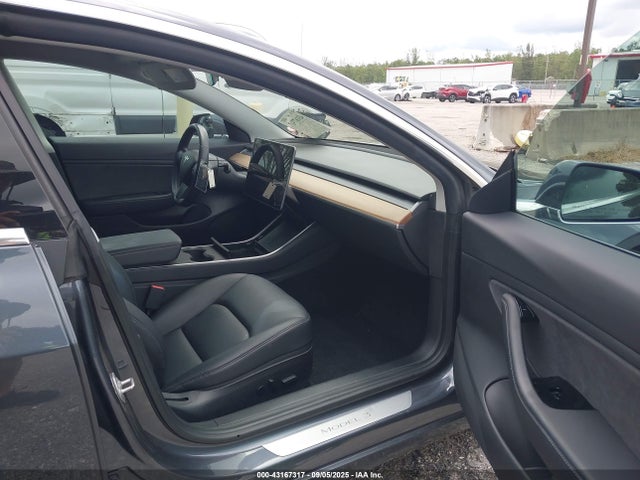 5YJ3E1EB5KF213996 Tesla 2019
