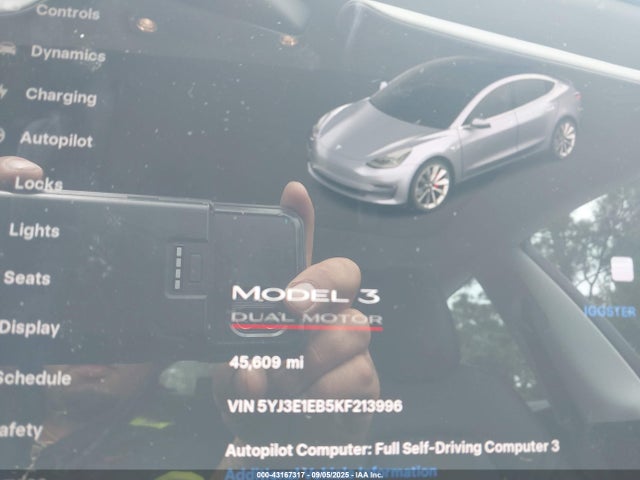 5YJ3E1EB5KF213996 Tesla 2019