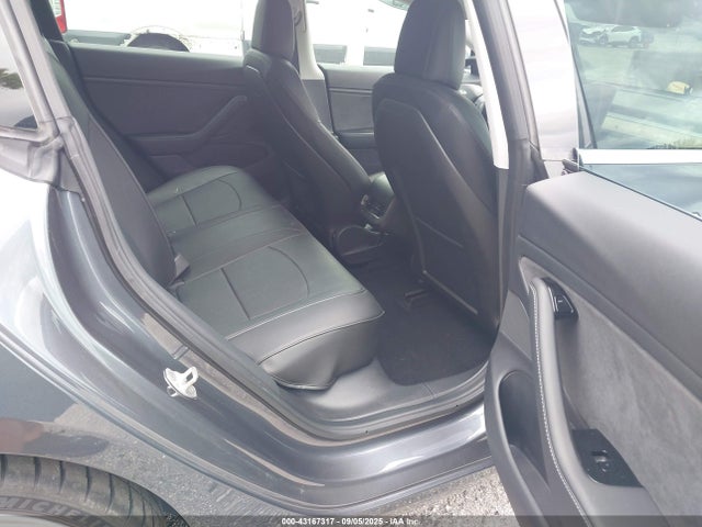 5YJ3E1EB5KF213996 Tesla 2019