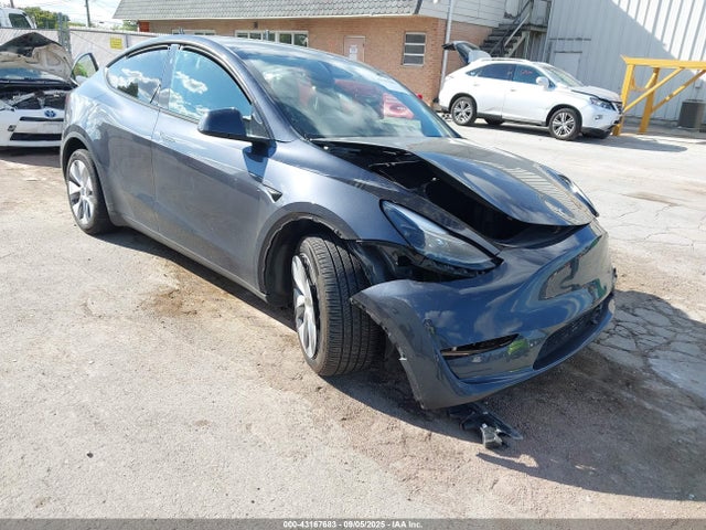 2024 TESLA MODEL Y 7SAYGDEEXRA286898 Photo 0