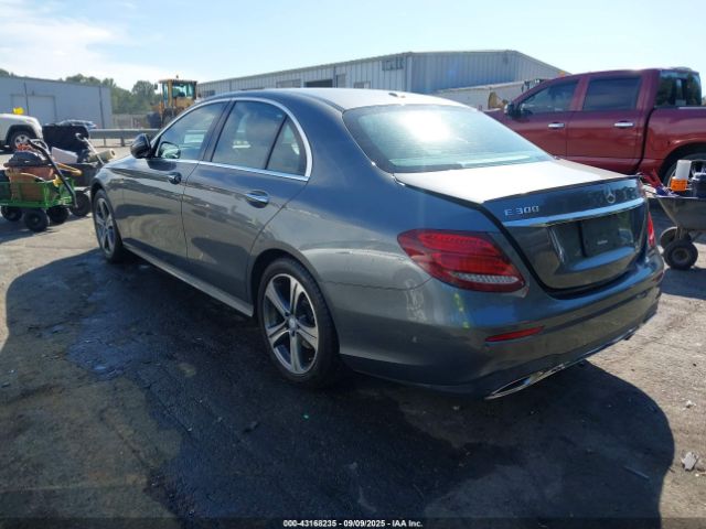 2017 MERCEDES-BENZ E 300 WDDZF4KB4HA139166 Photo 2