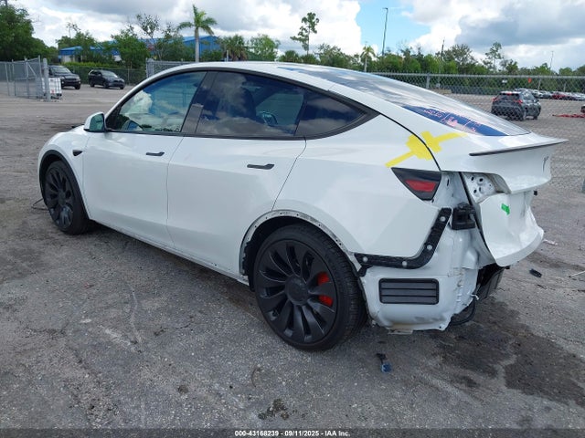 2023 TESLA MODEL Y 7SAYGDEF5PF874118 Photo 2