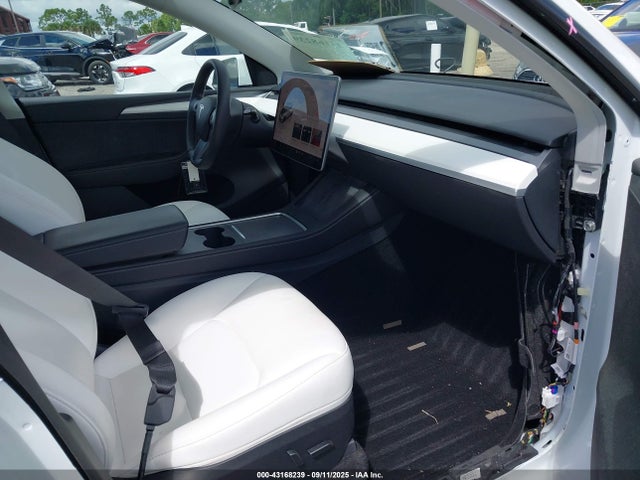 2023 TESLA MODEL Y 7SAYGDEF5PF874118 Photo 4